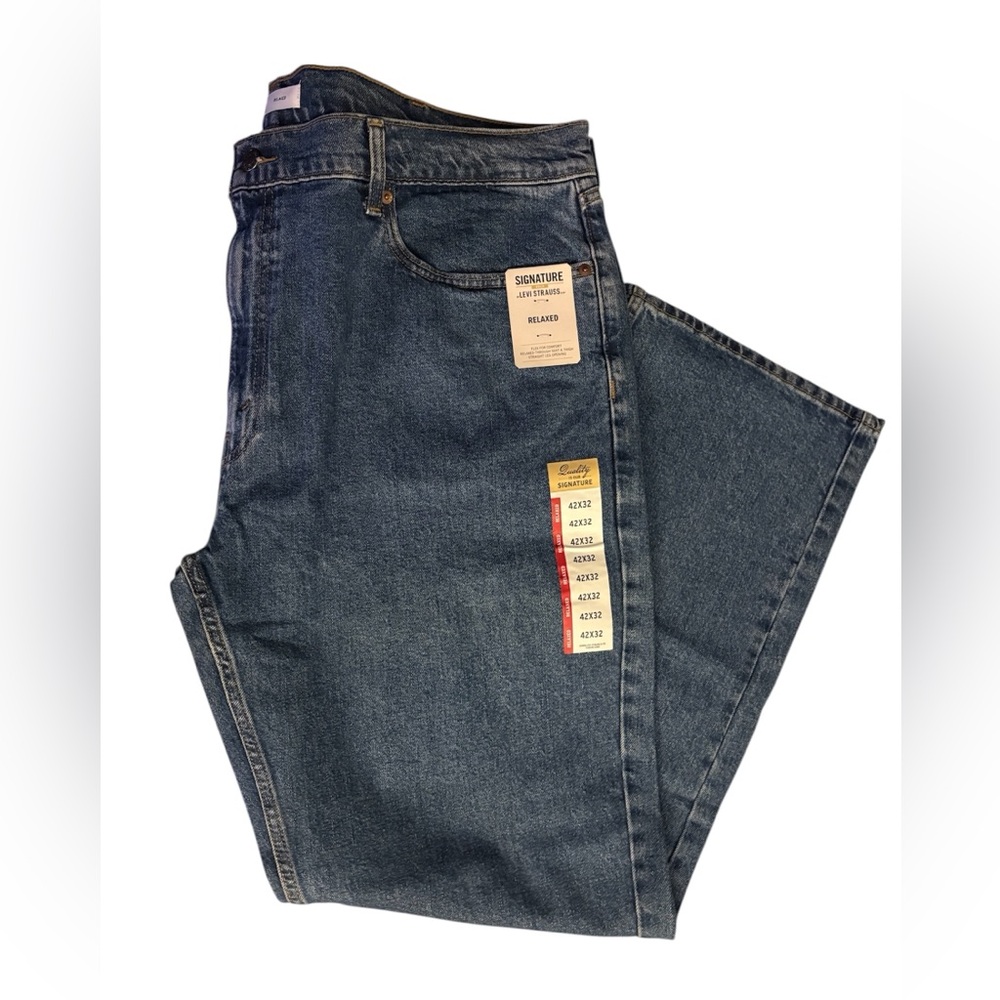 Signature by Levi Strauss Relaxed Fit Jeans in Dark Blue Denim